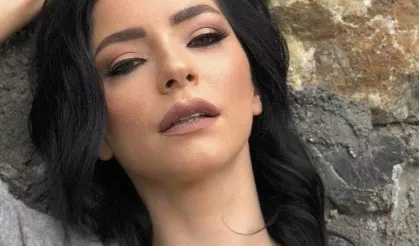 Yeni evli Merve Boluğur'un eşinin yanındaki mimikleri olay oldu