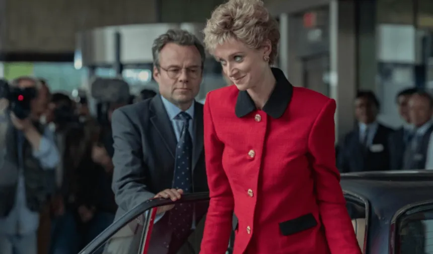 Netflix, olaylı dizisi The Crown için yeni afişlerini yayınladı